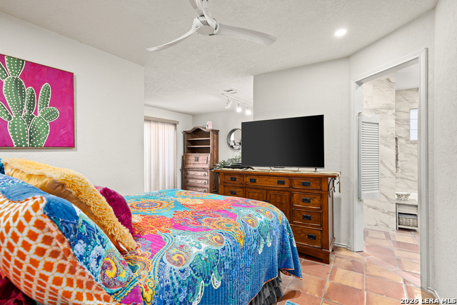 Listing photo id 11 for 2329 Rock Creek