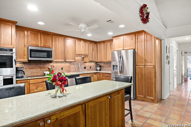 Listing photo id 4 for 2329 Rock Creek