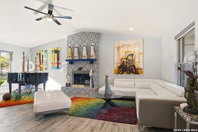 Image 4 of 40 For 28515 Saxet  