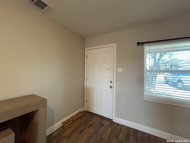 Image 24 of 32 For 8905 Seacliff St