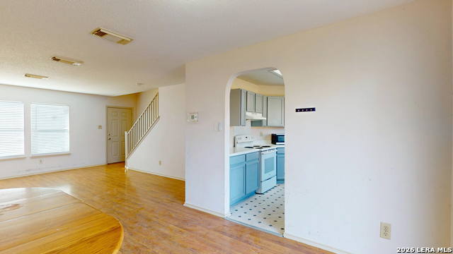 Image 8 of 27 For 10127 Sunset Pl