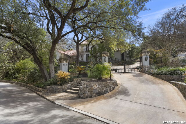 Image 4 of 62 For 829 Contour Drive