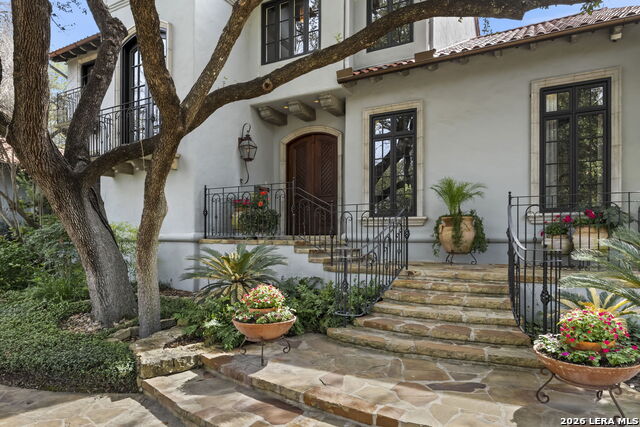 Image 8 of 62 For 829 Contour Drive