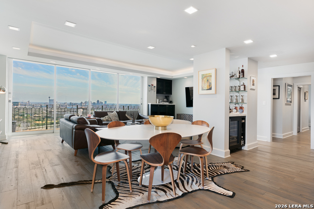 Image 10 of 67 For 700 Hildebrand E Apt 1301