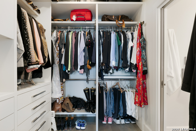 Image 25 of 67 For 700 Hildebrand E Apt 1301