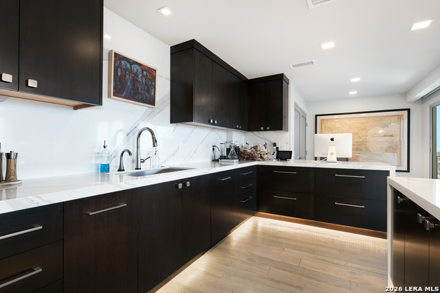 Image 3 of 67 For 700 Hildebrand E Apt 1301