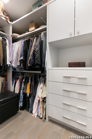 Image 32 of 67 For 700 Hildebrand E Apt 1301