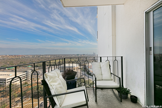 Image 8 of 67 For 700 Hildebrand E Apt 1301