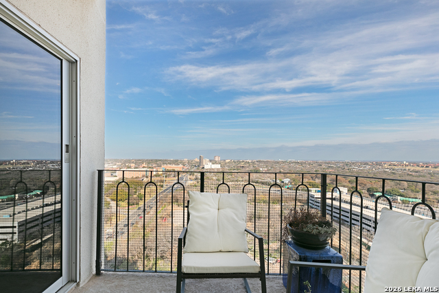 Image 9 of 67 For 700 Hildebrand E Apt 1301