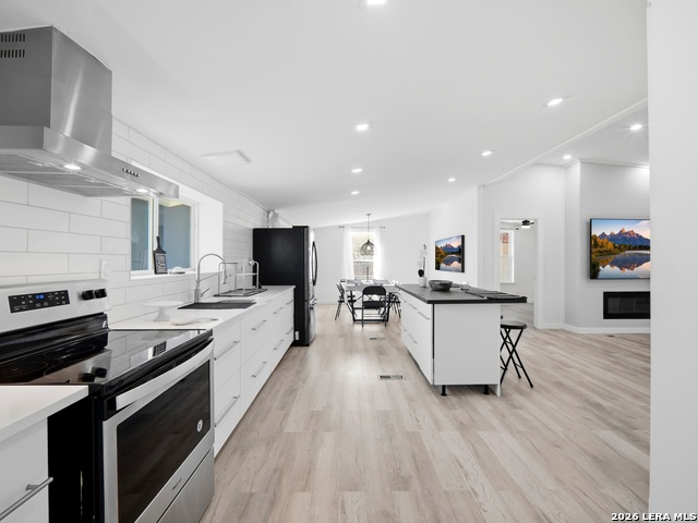 Image 11 of 47 For 19320 Leal St