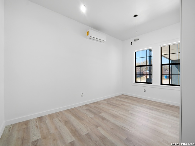 Image 19 of 47 For 19320 Leal St