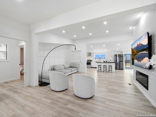 Image 22 of 47 For 19320 Leal St