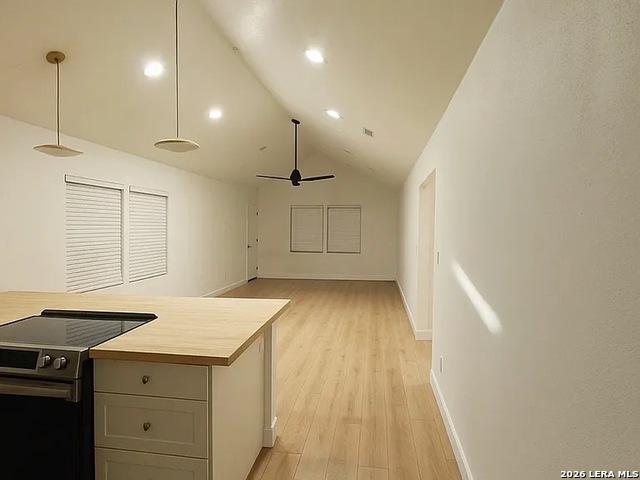 Image 10 of 11 For 426 Woodlawn E