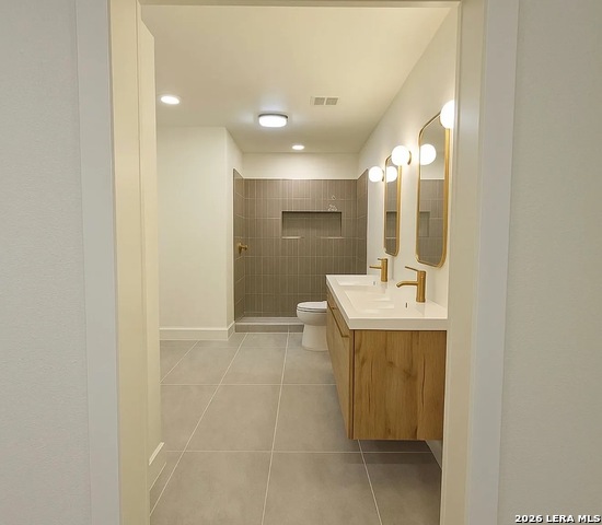 Image 3 of 11 For 426 Woodlawn E