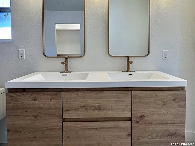 Image 4 of 11 For 426 Woodlawn E