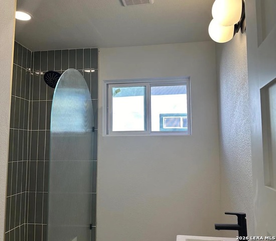 Image 6 of 11 For 426 Woodlawn E