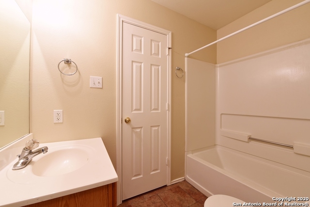 Image 20 of 27 For 10707 Shaenridge N