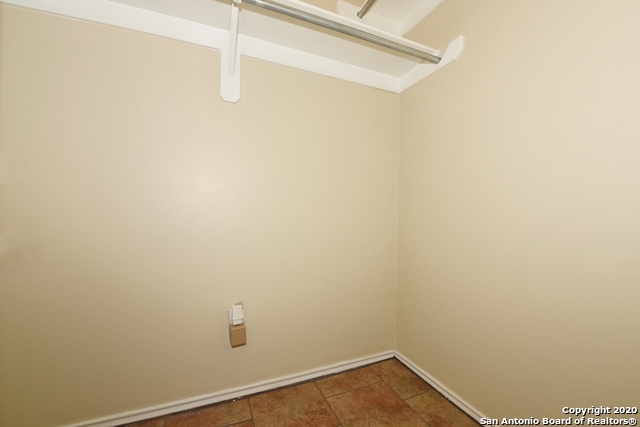 Image 23 of 27 For 10707 Shaenridge N