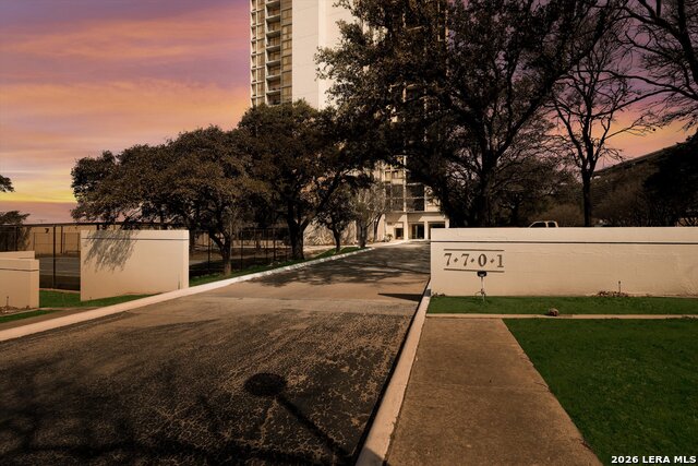 Image 2 of 34 For 7701 Wurzbach  1803