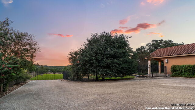 Image 37 of 49 For 7607 Sky Loop