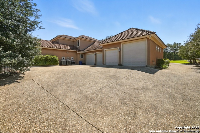 Image 38 of 49 For 7607 Sky Loop