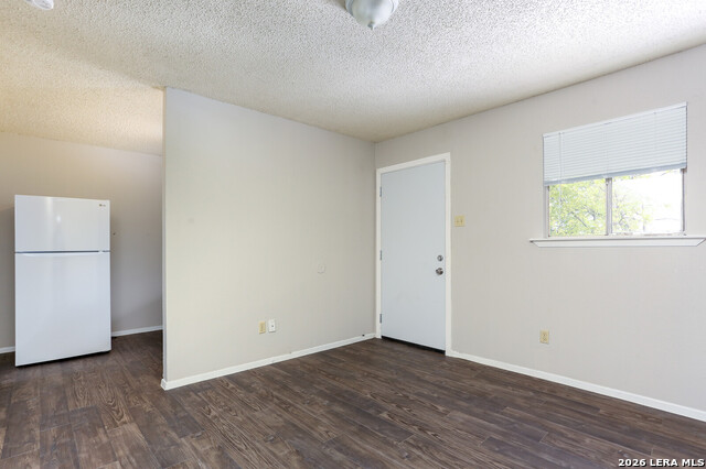 Image 3 of 7 For 102 Cheryl Dr E 2