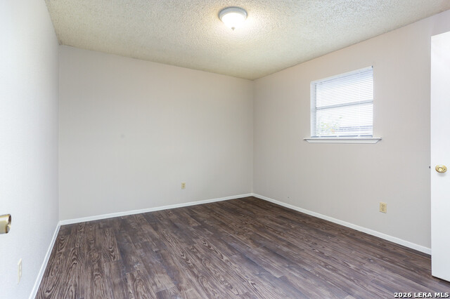 Image 5 of 7 For 102 Cheryl Dr E 2