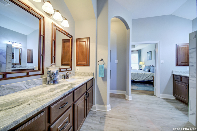 Image 21 of 48 For 415 Mission Hill