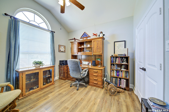 Image 29 of 48 For 415 Mission Hill