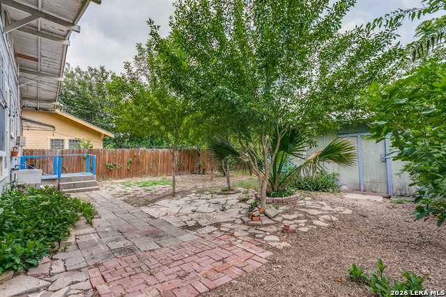 Image 18 of 22 For 521 Kayton  