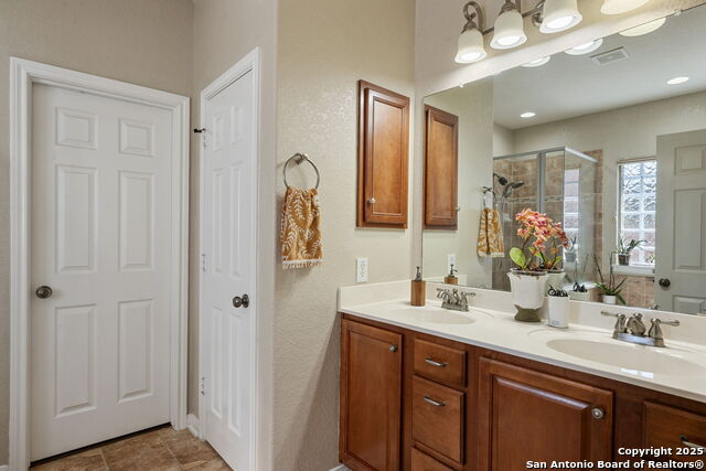 Image 16 of 29 For 208 Cold River