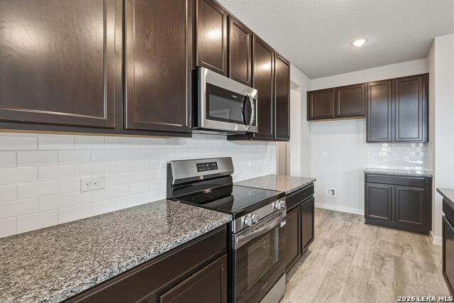 Image 13 of 25 For 8521 Merlin Cove