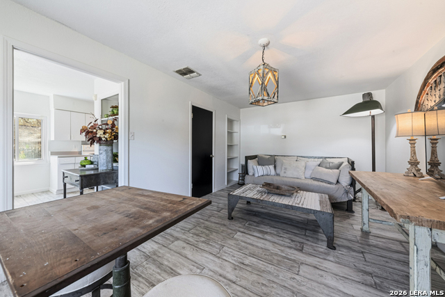 Image 23 of 34 For 791 Edwards  