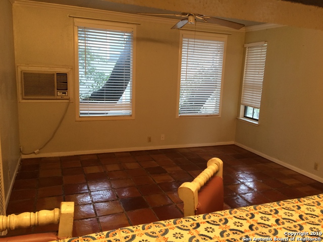 Image 5 of 11 For 230 Mulberry Ave E 5