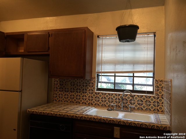 Image 8 of 11 For 230 Mulberry Ave E 5