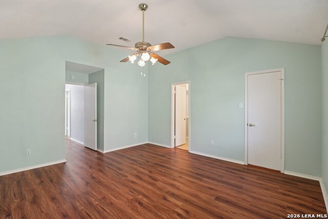 Listing photo id 19 for 1101 Andre  