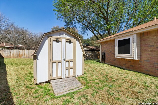 Listing photo id 21 for 1101 Andre  