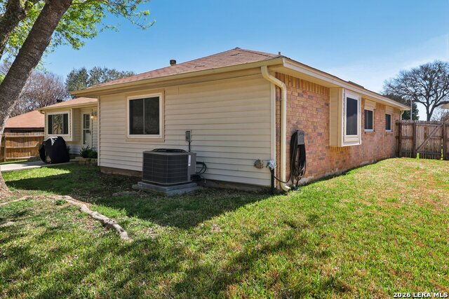 Listing photo id 23 for 1101 Andre  