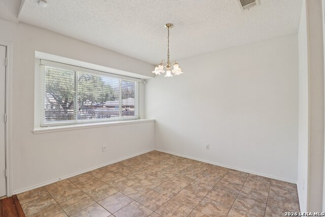 Listing photo id 4 for 1101 Andre  