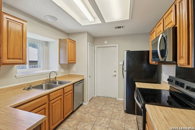 Listing photo id 6 for 1101 Andre  