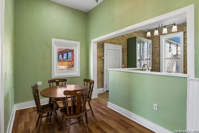 Image 25 of 68 For 339 Woodlawn Ave W