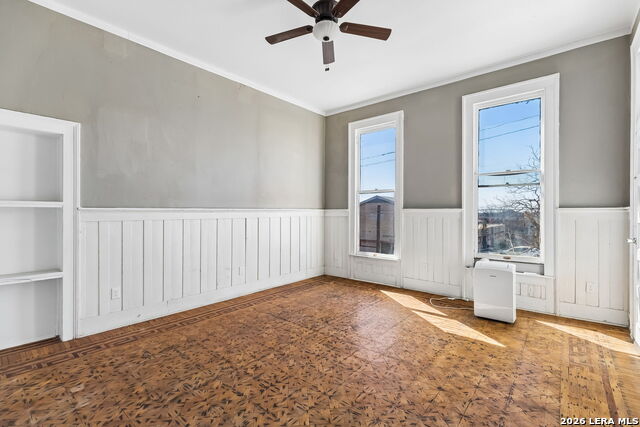 Image 40 of 68 For 339 Woodlawn Ave W