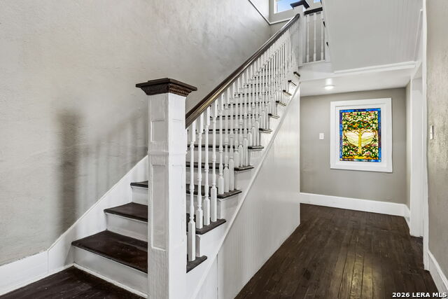 Image 45 of 68 For 339 Woodlawn Ave W