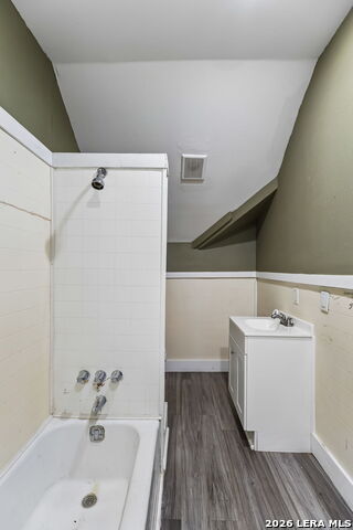 Image 49 of 68 For 339 Woodlawn Ave W