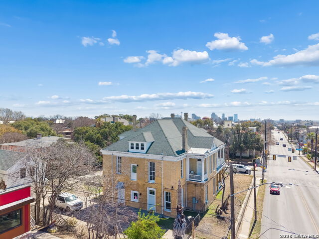 Image 61 of 68 For 339 Woodlawn Ave W