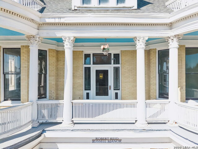 Image 8 of 68 For 339 Woodlawn Ave W