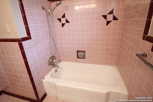 Image 13 of 28 For 314 Glenview Dr E