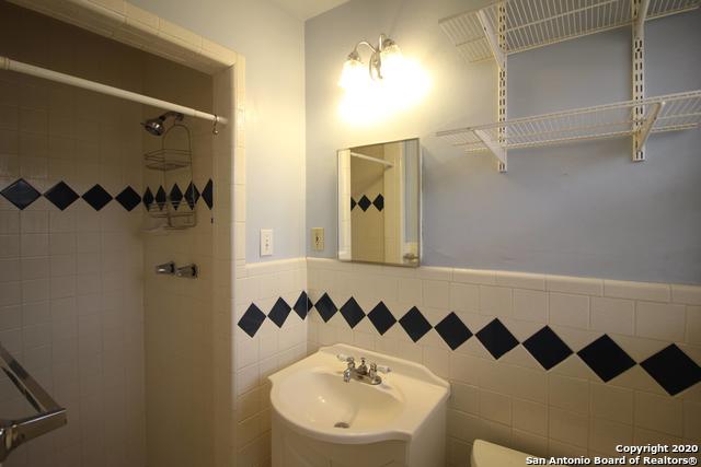 Image 17 of 28 For 314 Glenview Dr E