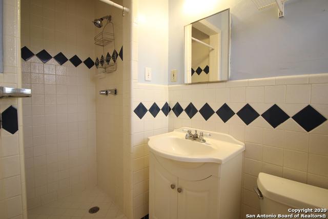 Image 18 of 28 For 314 Glenview Dr E