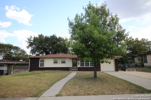 Image 2 of 28 For 314 Glenview Dr E